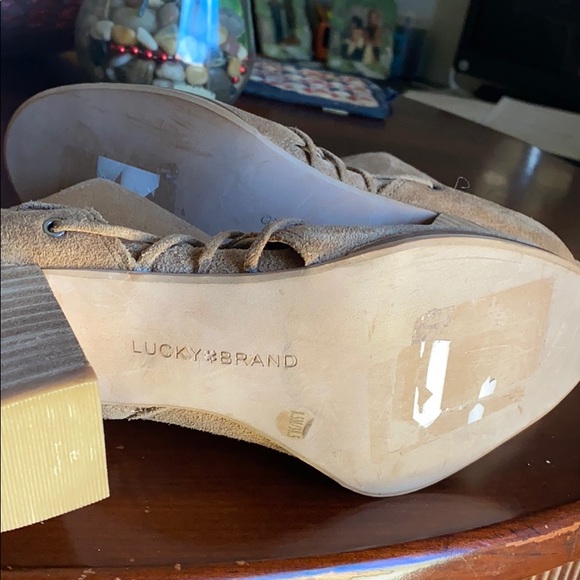 Shoes - Picture 5 of 9